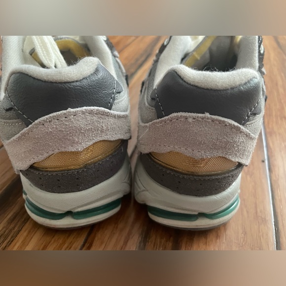 New Balance 2002R - Picture 8 of 11